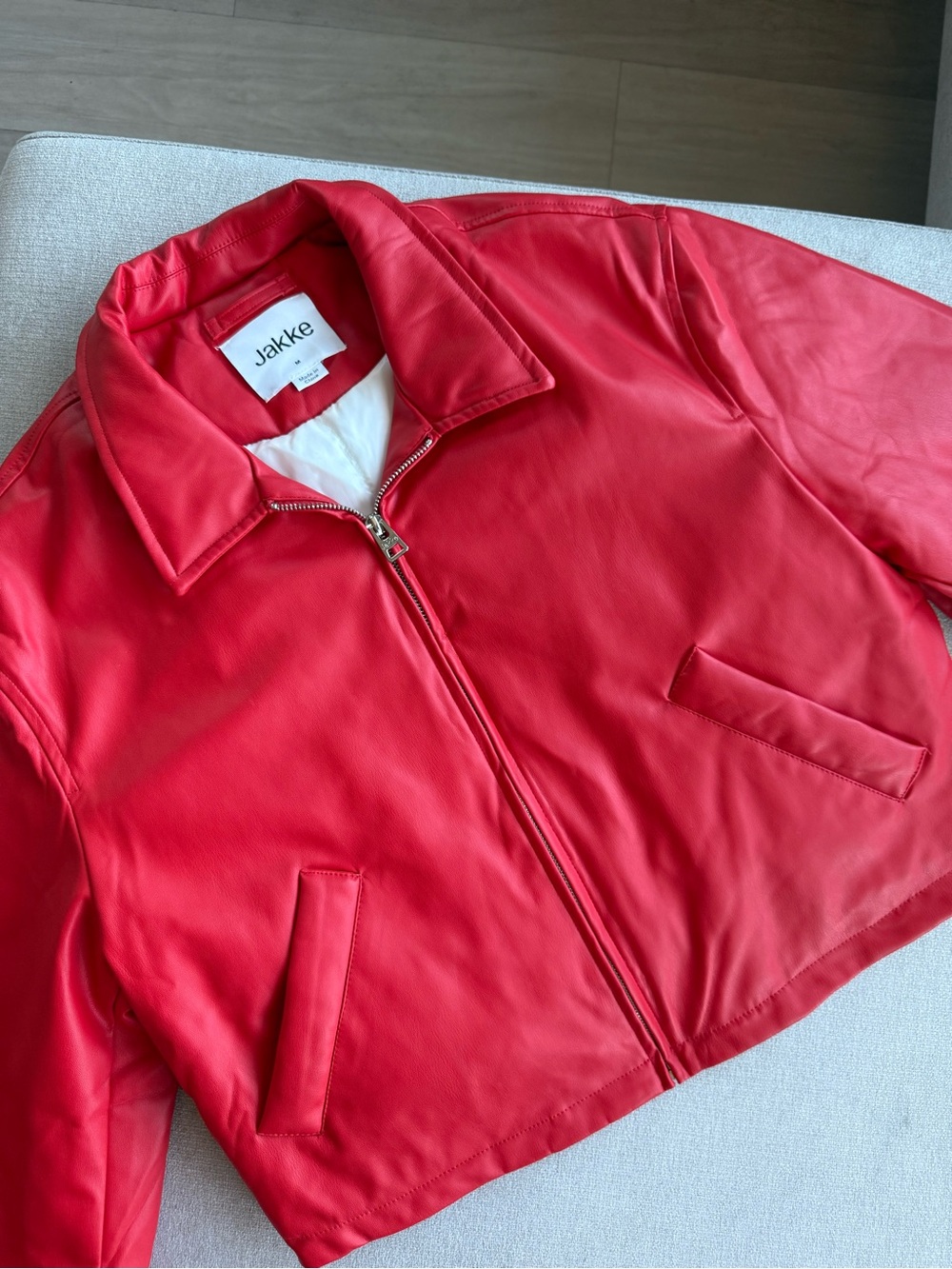 JAKKE- NAOMI Cropped Red Puffer Jacket